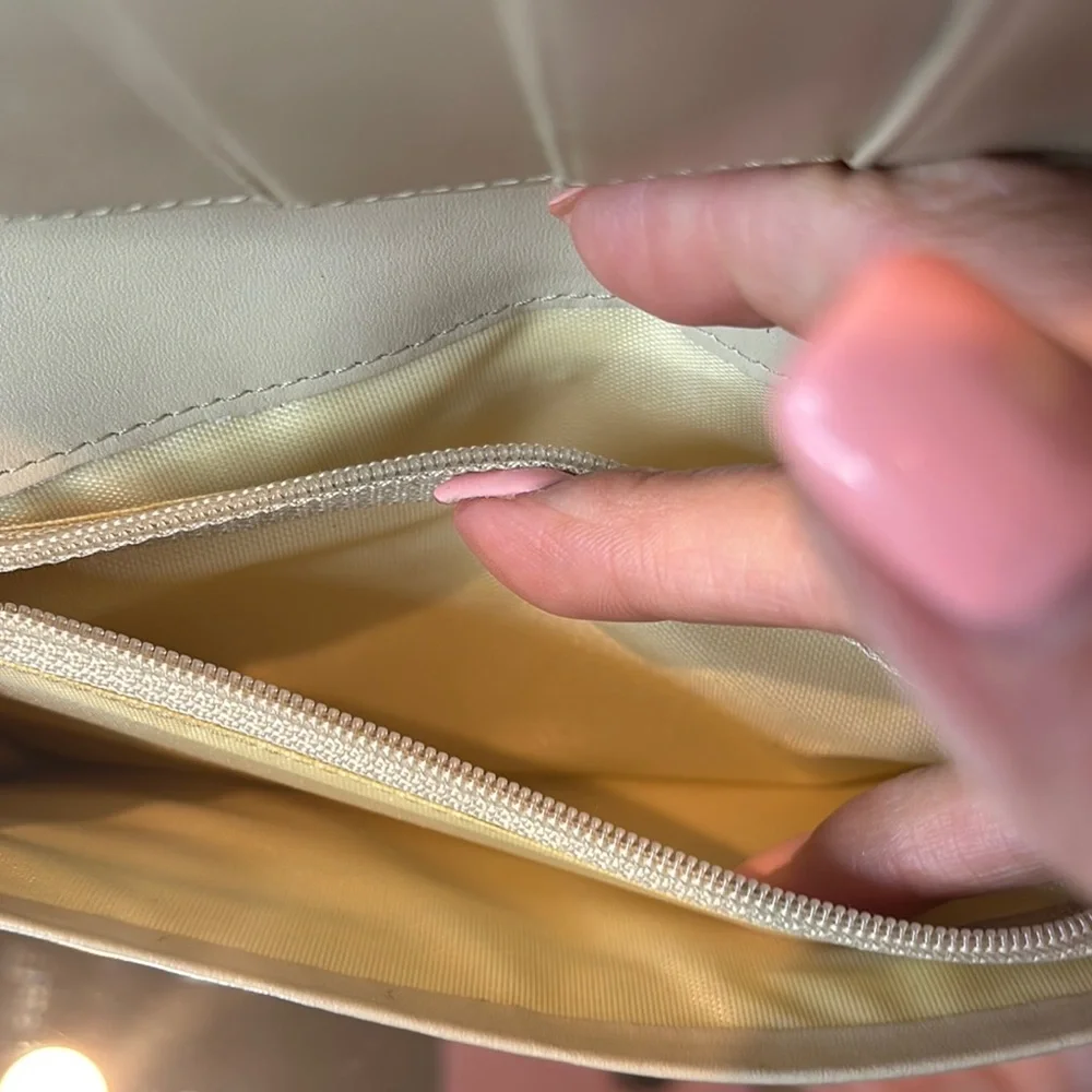 Cream‎ Leather Key & Card Holder Accessory